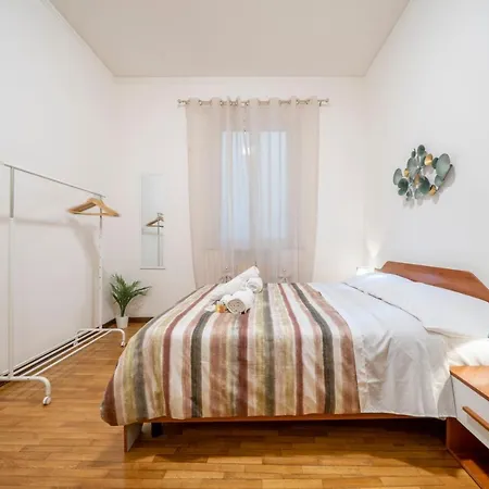 Ghirlandinafavoloso In Pieno Centro 아파트 *