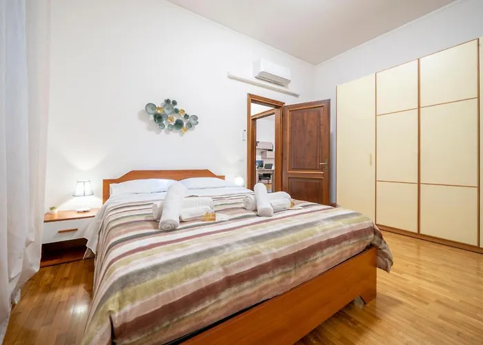 Ghirlandinafavoloso In Pieno Centro Modena